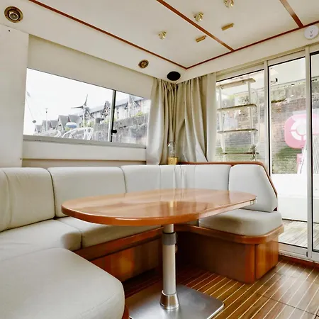 Yacht Bateau-hôtel *