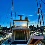 Yacht Hotel na wodzie