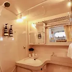 Yacht Hotel na wodzie Deauville