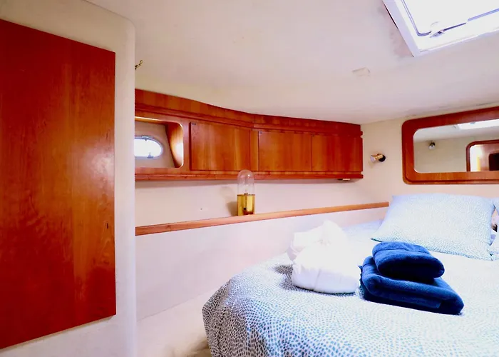 Yacht ספינת מלון *