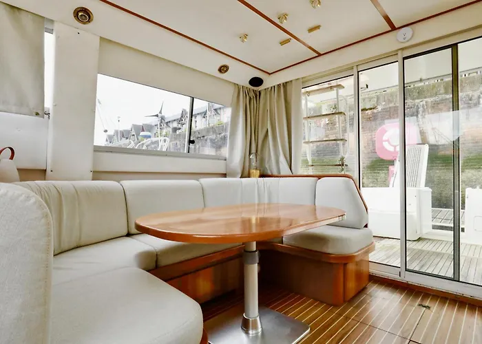 Yacht ספינת מלון *